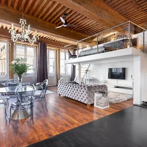 https://le-carre-merciere.hotels-rhonealpes.com