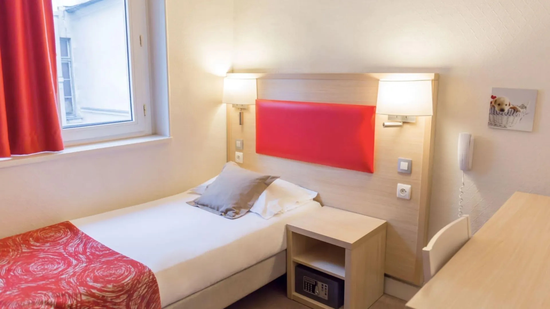D'Win Hotel Paris 2*,