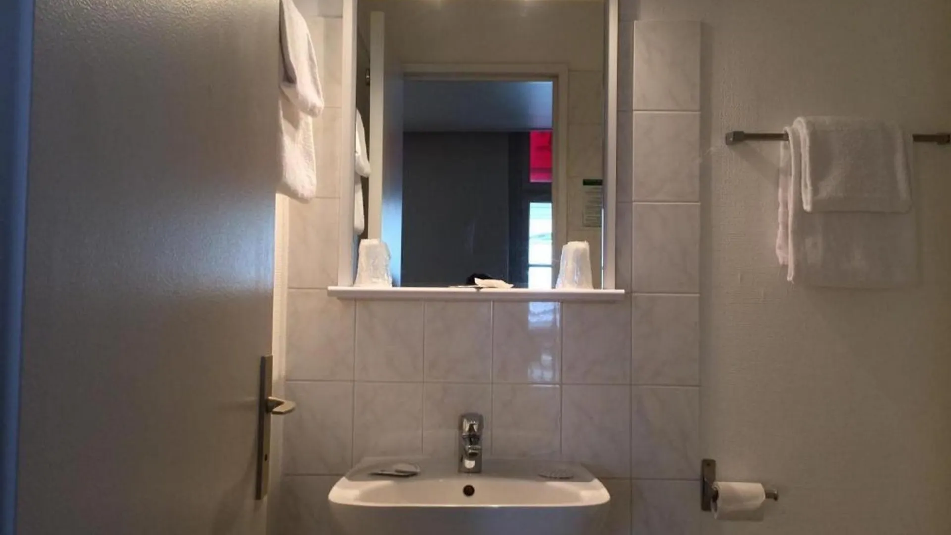 **  D'Win Hotel Paris France